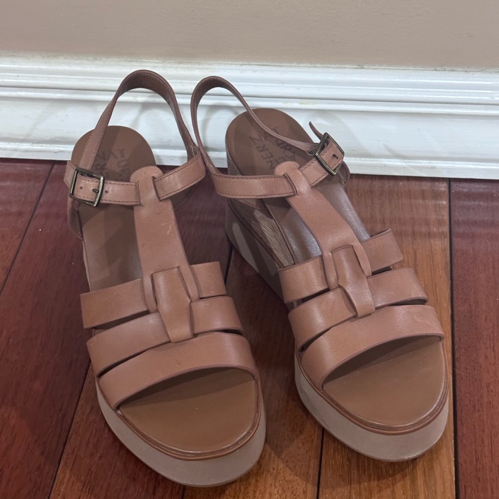 Naturalizer Tan Leather Platform Wedge Sandals with Buckle - great condition!!!